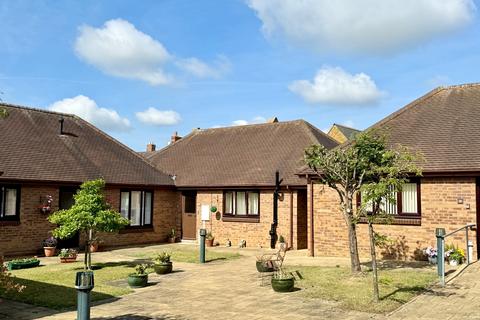 2 bedroom bungalow for sale, Pond Farm Close, Northampton, NN5 6JQ