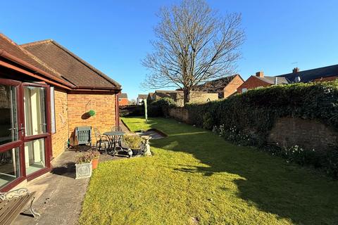 2 bedroom bungalow for sale, Pond Farm Close, Northampton, NN5 6JQ