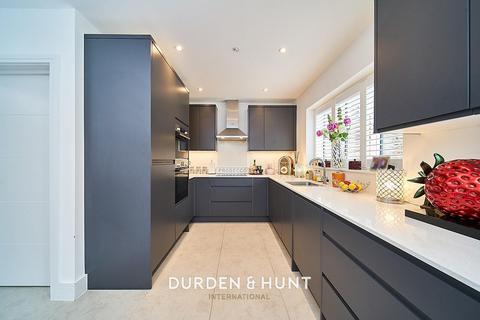4 bedroom detached house for sale, High Street, Ongar, CM5