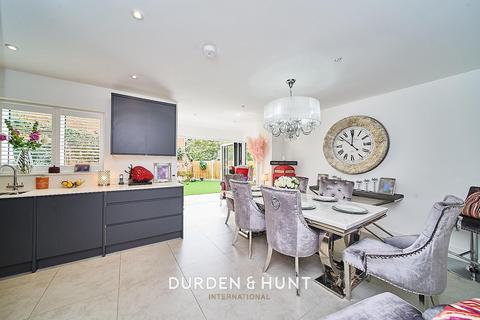 4 bedroom detached house for sale, High Street, Ongar, CM5