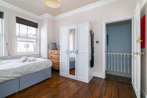 79a Carlyle Road, London, W5 4BP