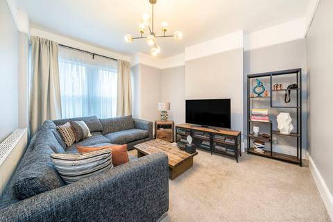 2 bedroom apartment for sale, Hillreach, London, SE18