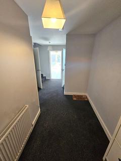 4 bedroom terraced house to rent, Barnsley Road, Wombwell S73