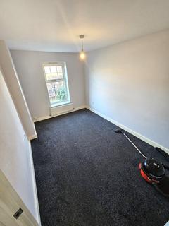 4 bedroom terraced house to rent, Barnsley Road, Wombwell S73