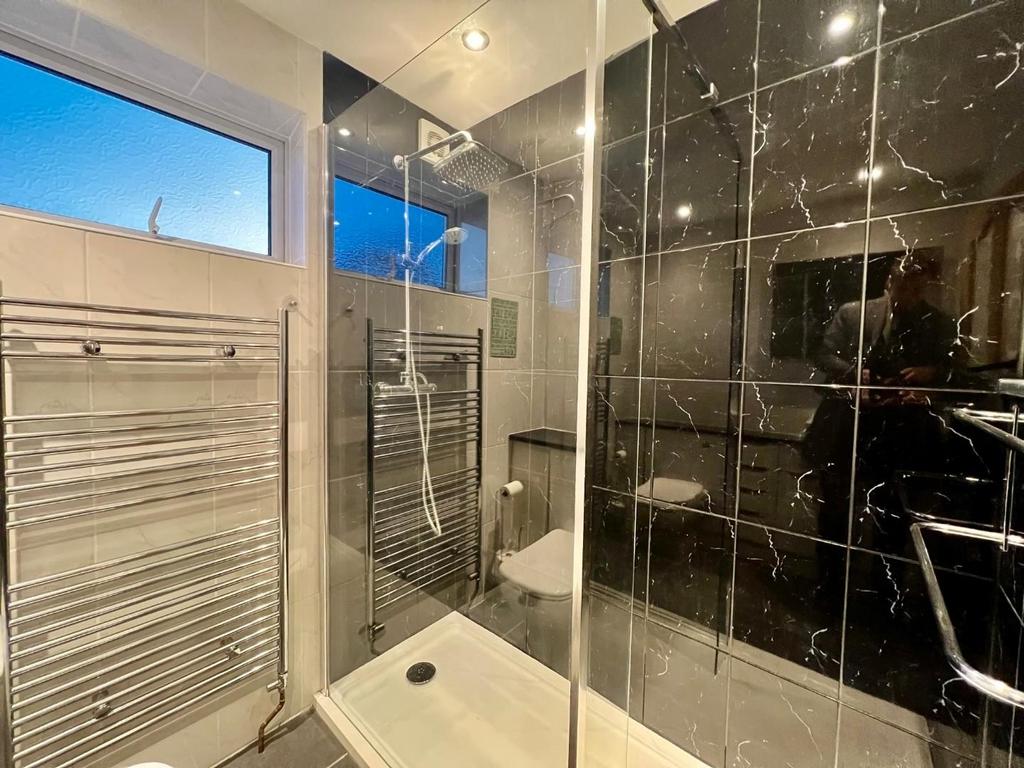 Shower room.jpg