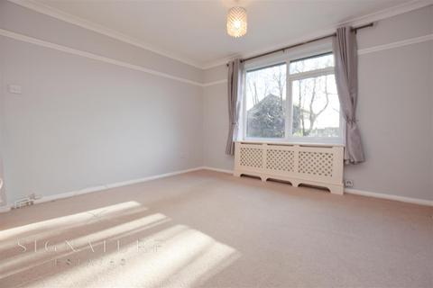 34 The Bourne, Bovingdon, Hemel Hempstead, HP3 0EN
