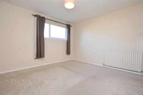 34 The Bourne, Bovingdon, Hemel Hempstead, HP3 0EN