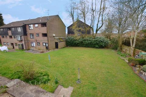34 The Bourne, Bovingdon, Hemel Hempstead, HP3 0EN
