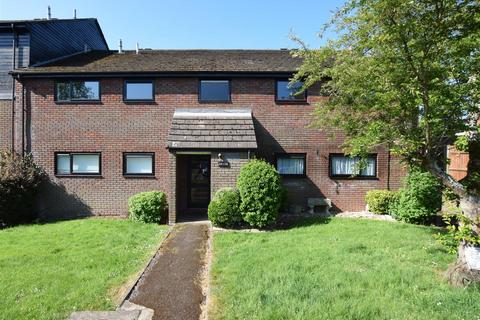 34 The Bourne, Bovingdon, Hemel Hempstead, HP3 0EN