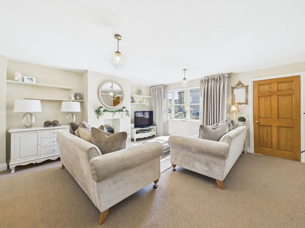 CAM04899 G0-PR0054-STILL002.jpg