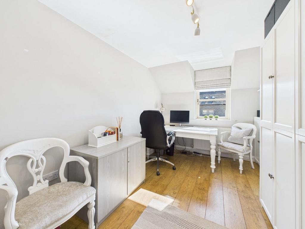 CAM04899 G0-PR0054-STILL026.jpg