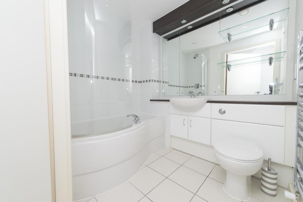 Hive Bathroom White lge