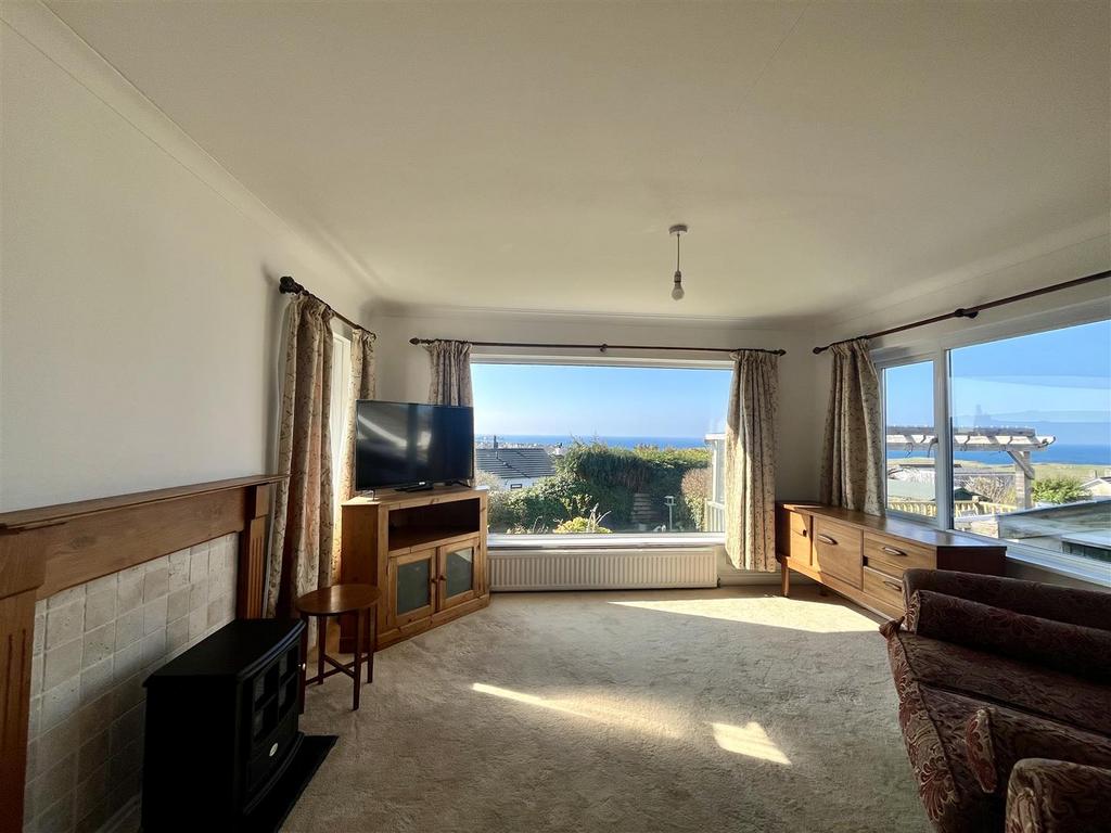 Lounge / Dining Room