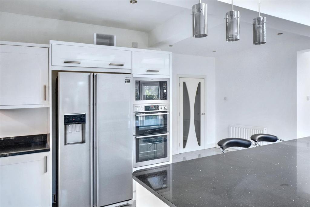 Kitchen  (5).jpeg