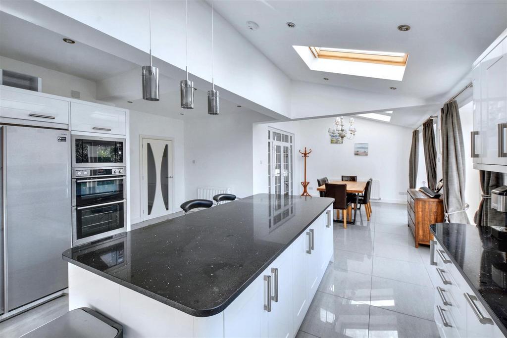 Kitchen  (4).jpeg