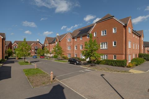 2 bedroom flat for sale, Webber Street, Horley, Surrey, RH6