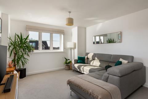 2 bedroom flat for sale, Webber Street, Horley, Surrey, RH6