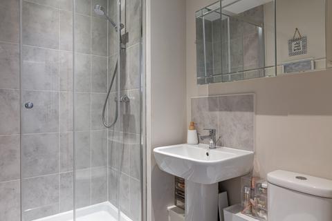 2 bedroom flat for sale, Webber Street, Horley, Surrey, RH6