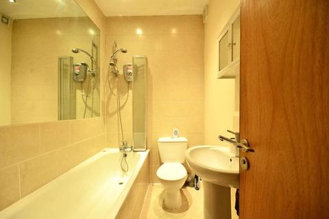3 bedroom maisonette to rent, Englewood Road, London, SW12