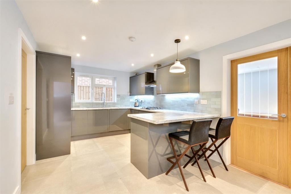 Kitchen 1.jpeg