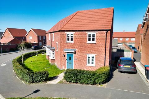 3 bedroom semi-detached house to rent, Harvington Crescent, Milton Keynes MK19