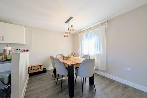 3 bedroom semi-detached house to rent, Harvington Crescent, Milton Keynes MK19