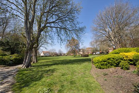 2 bedroom flat for sale, Grimston Gardens, Folkestone, CT20