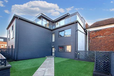 1 bedroom flat for sale, Lyons Crescent, Tonbridge