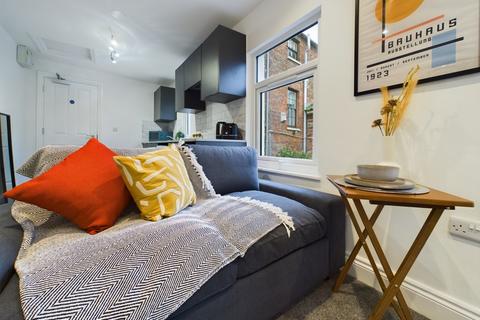 Studio to rent, Southgate Street, Gloucester