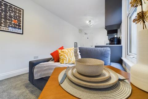 Studio to rent, Southgate Street, Gloucester