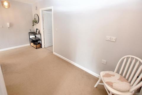 2 bedroom flat for sale, Taylor Close, Tonbridge