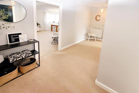 2 bedroom flat for sale, Taylor Close, Tonbridge