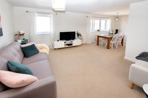 2 bedroom flat for sale, Taylor Close, Tonbridge