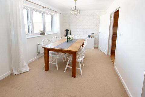 2 bedroom flat for sale, Taylor Close, Tonbridge