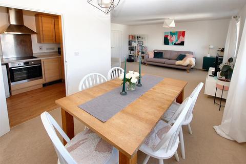 2 bedroom flat for sale, Taylor Close, Tonbridge