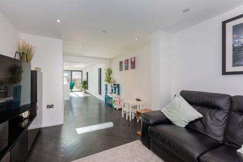 3 bedroom semi-detached house for sale, Meadfield Road, Langley SL3