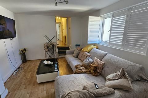 2 bedroom flat for sale, London SE25