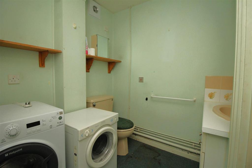 Utility cloakroom.JPG