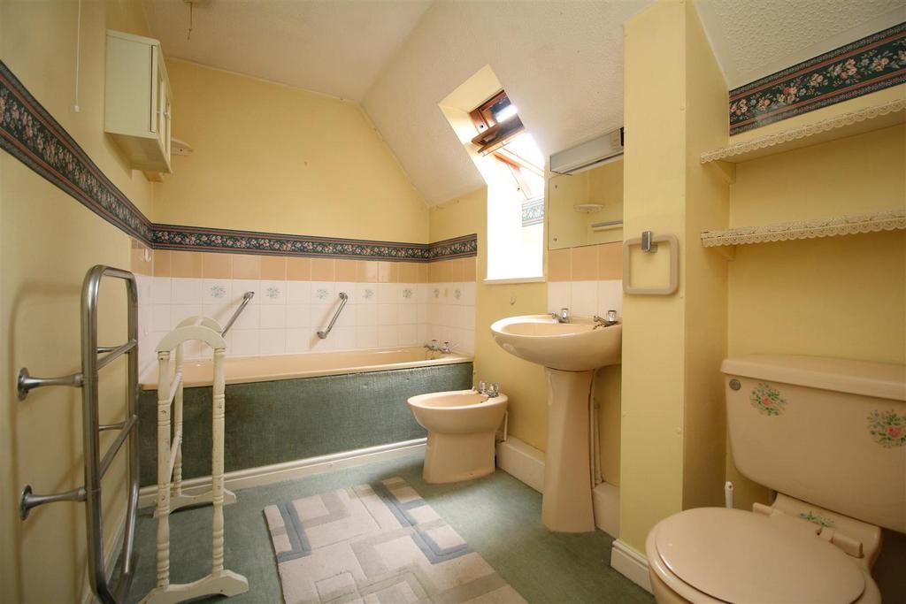 Bathroom.JPG