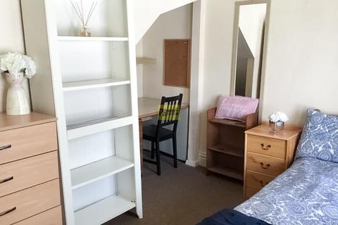 5 bedroom terraced house to rent, Dawlish Road, Birmingham B29