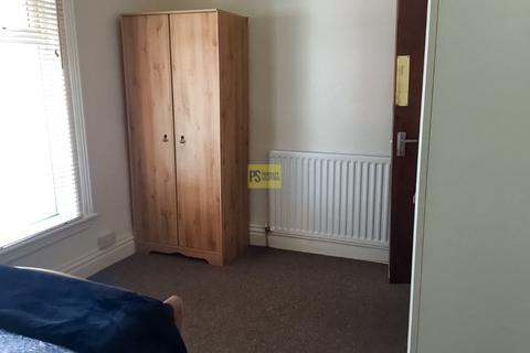 5 bedroom terraced house to rent, Dawlish Road, Birmingham B29
