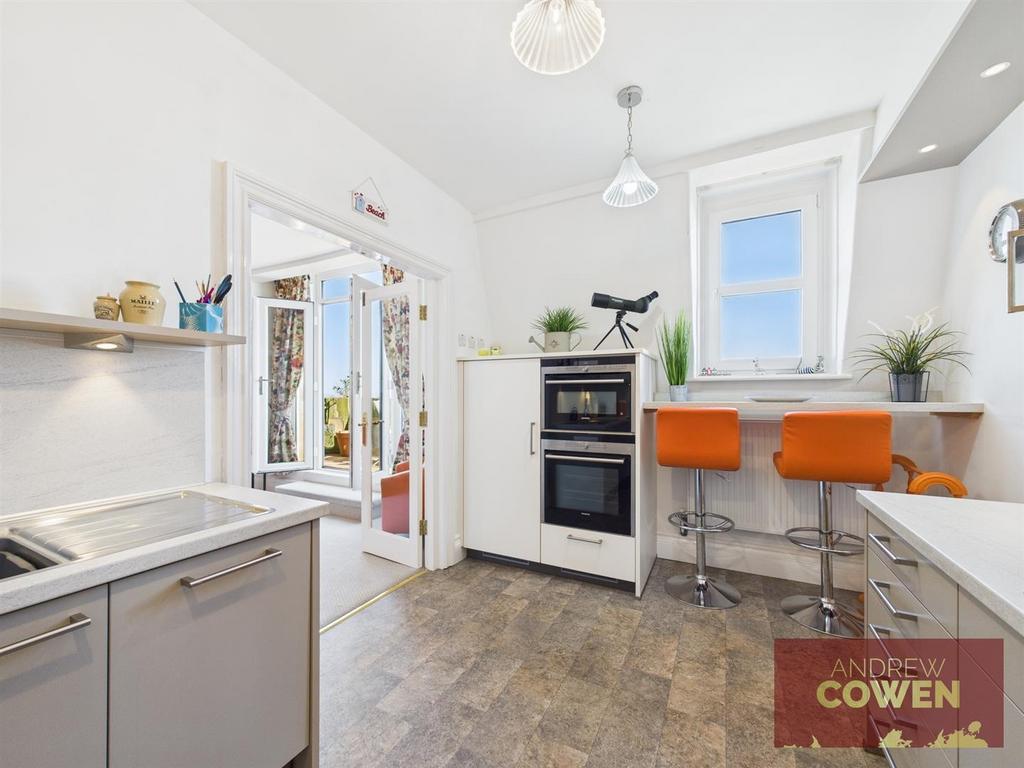 CAM03358 G0-PR0192-STILL016.jpg