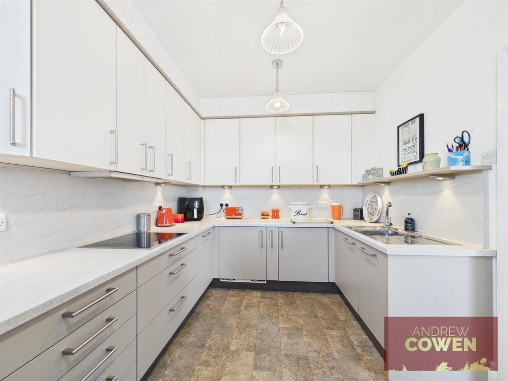 CAM03358 G0-PR0192-STILL018.jpg