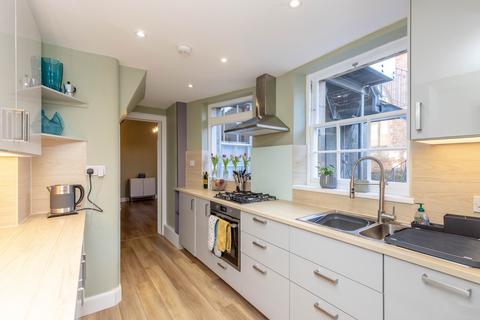 12a Abinger Gardens, Edinburgh, EH12 6DE