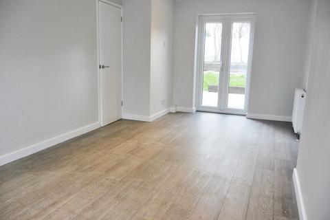 3 bedroom terraced house to rent, Cherry Way, Hatfield, Hatfield, AL10