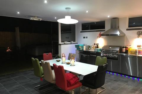 5 bedroom detached house to rent, Lodge Avenue, Collingtree NN4