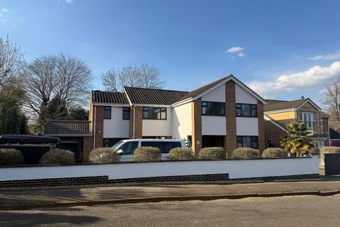5 bedroom detached house to rent, Lodge Avenue, Collingtree NN4