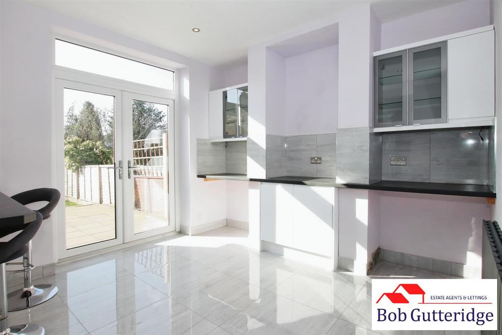 Luxury open plan fitted kitchen/dining room