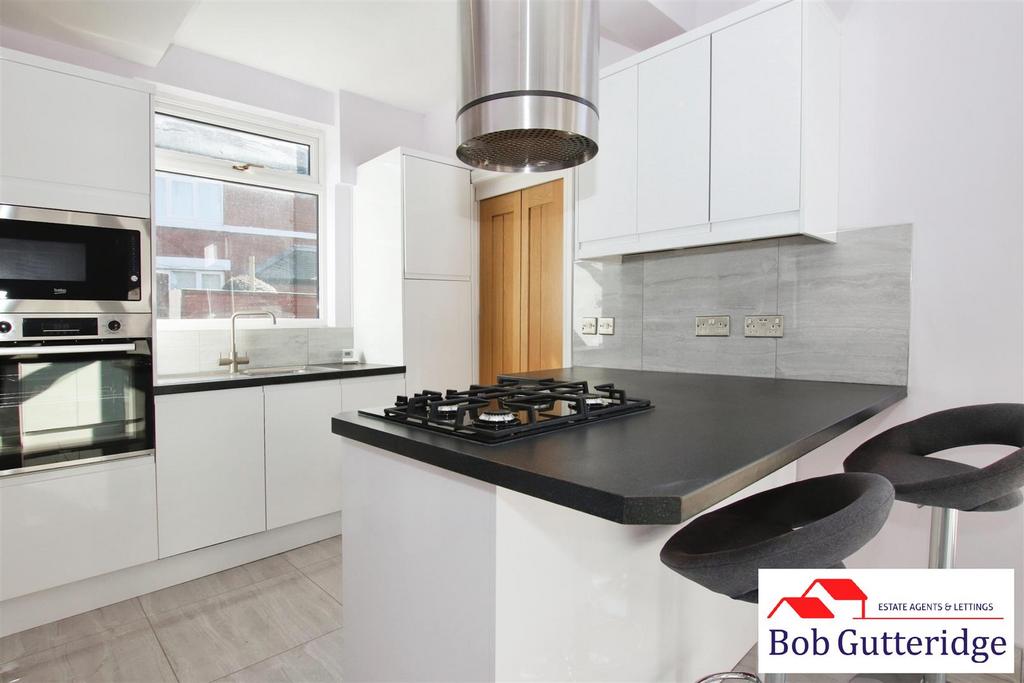 Luxury open plan fitted kitchen/dining room