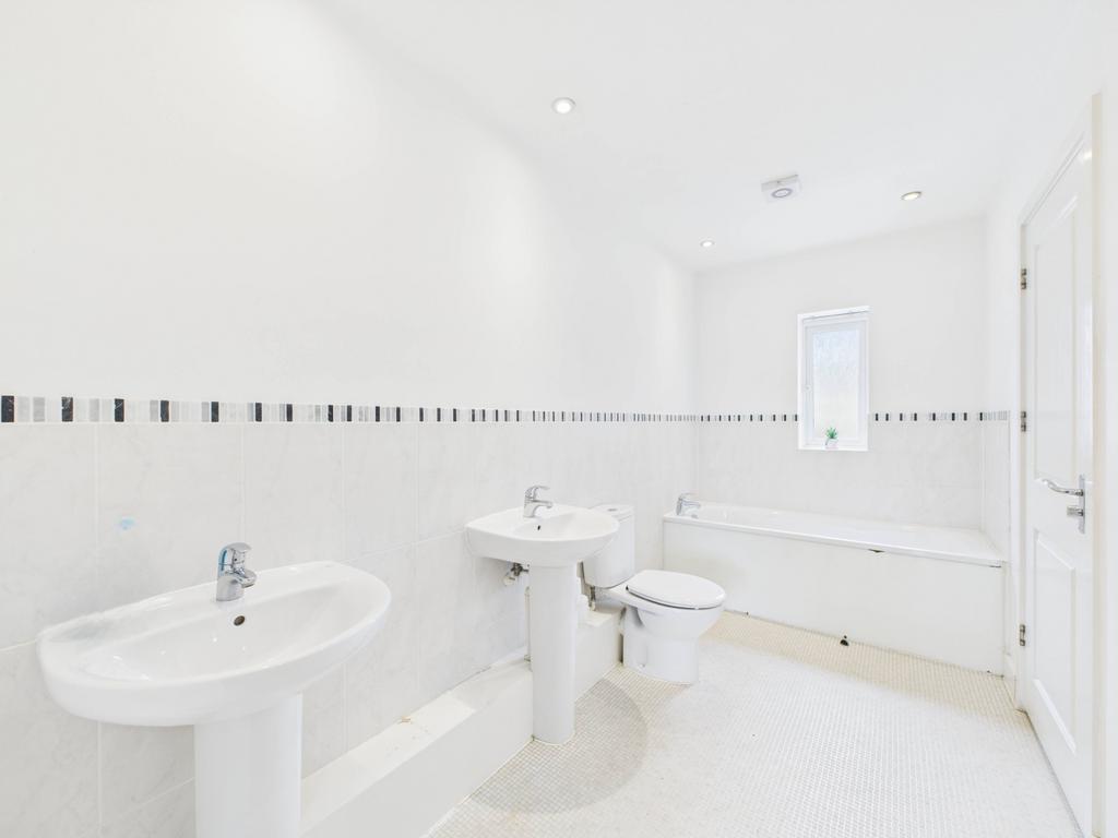 First Floor Ensuite Bathroom